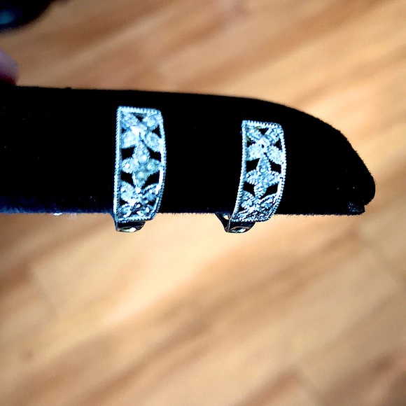 Ornamental white gold earrings